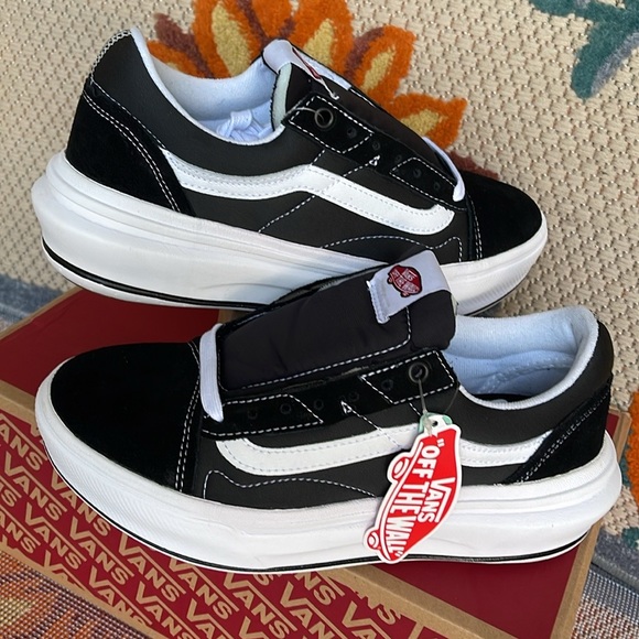 Vans WMNS Oid Skool Over
Black/White
VN0A7Q5EBA2
Sneakers Platforms - Picture 13 of 16